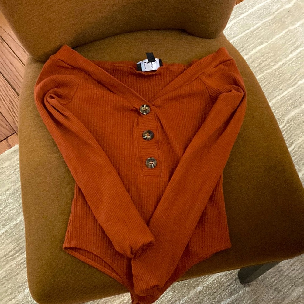 Small Lulus long sleeved shirt. Exposes shoulders nicely. Like new.
